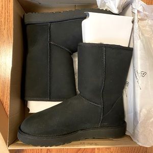 NWT UGGs tall black